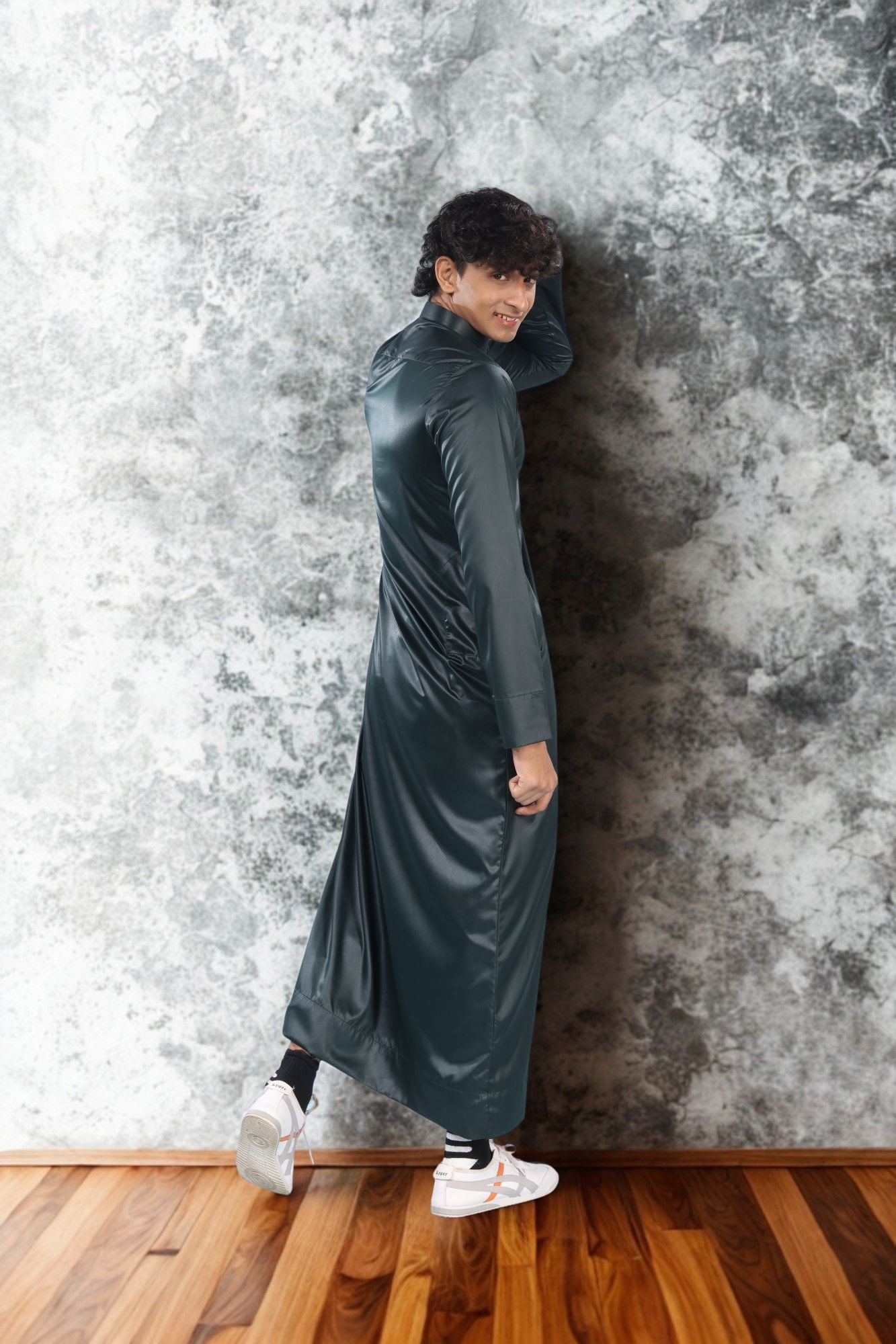 Emerald Twilight Embroidered Thobe for Men – Refined Elegance in Deep Green