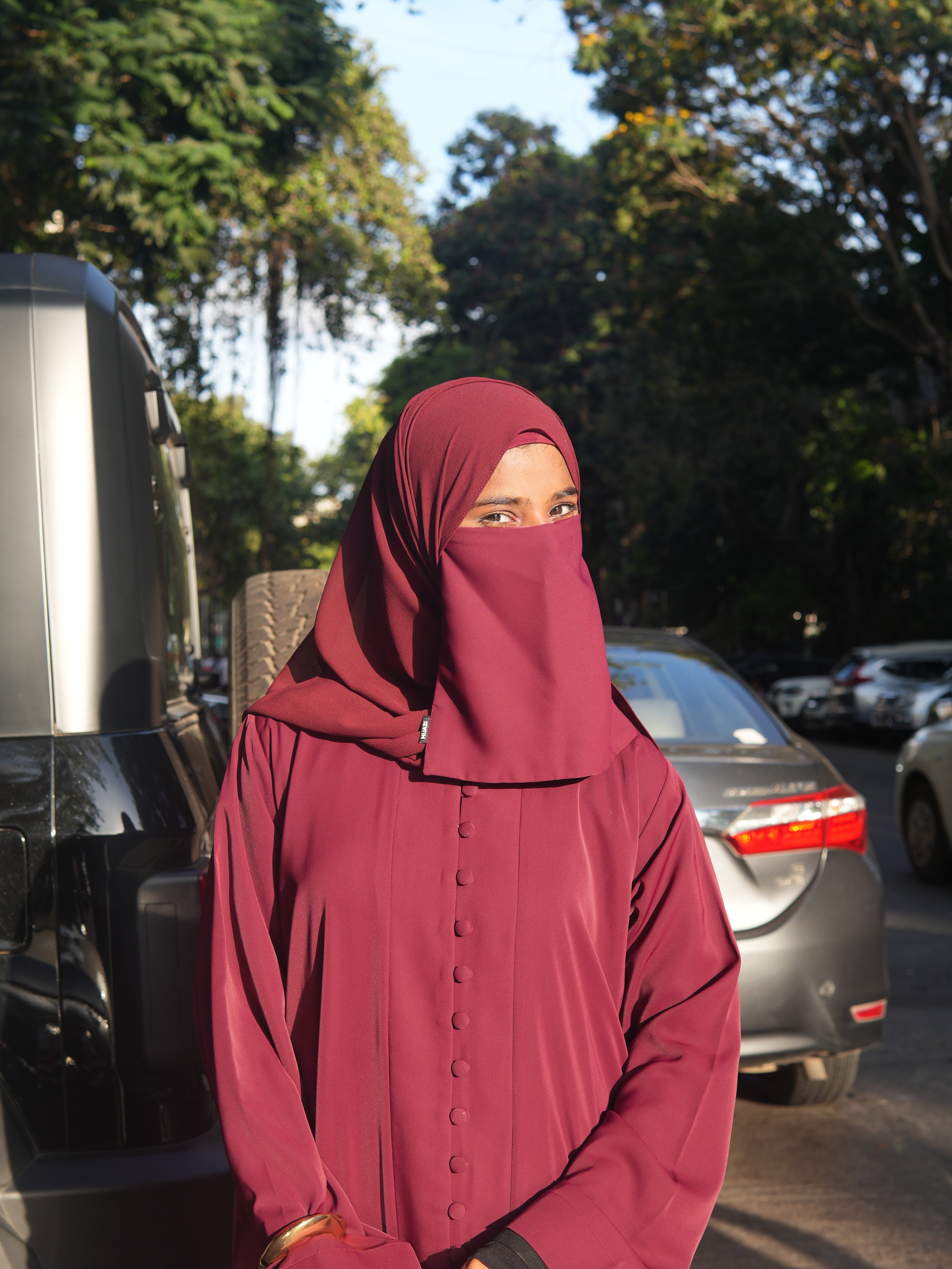 LAVIN BUTTON ABAYA