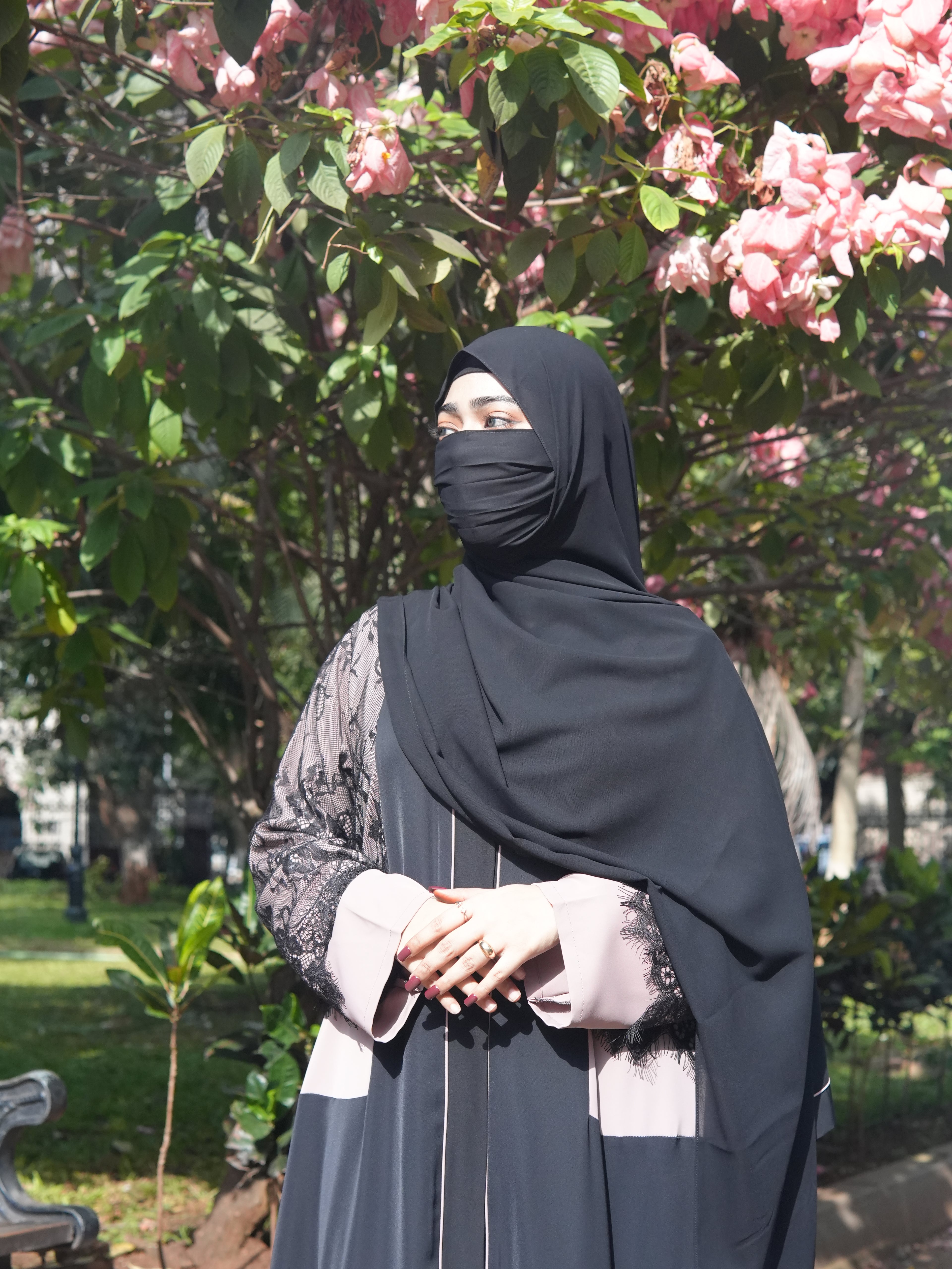 EMORA LACE ABAYA