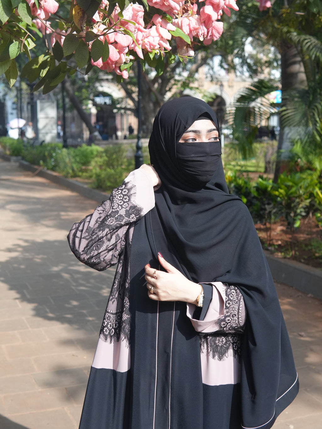 EMORA LACE ABAYA