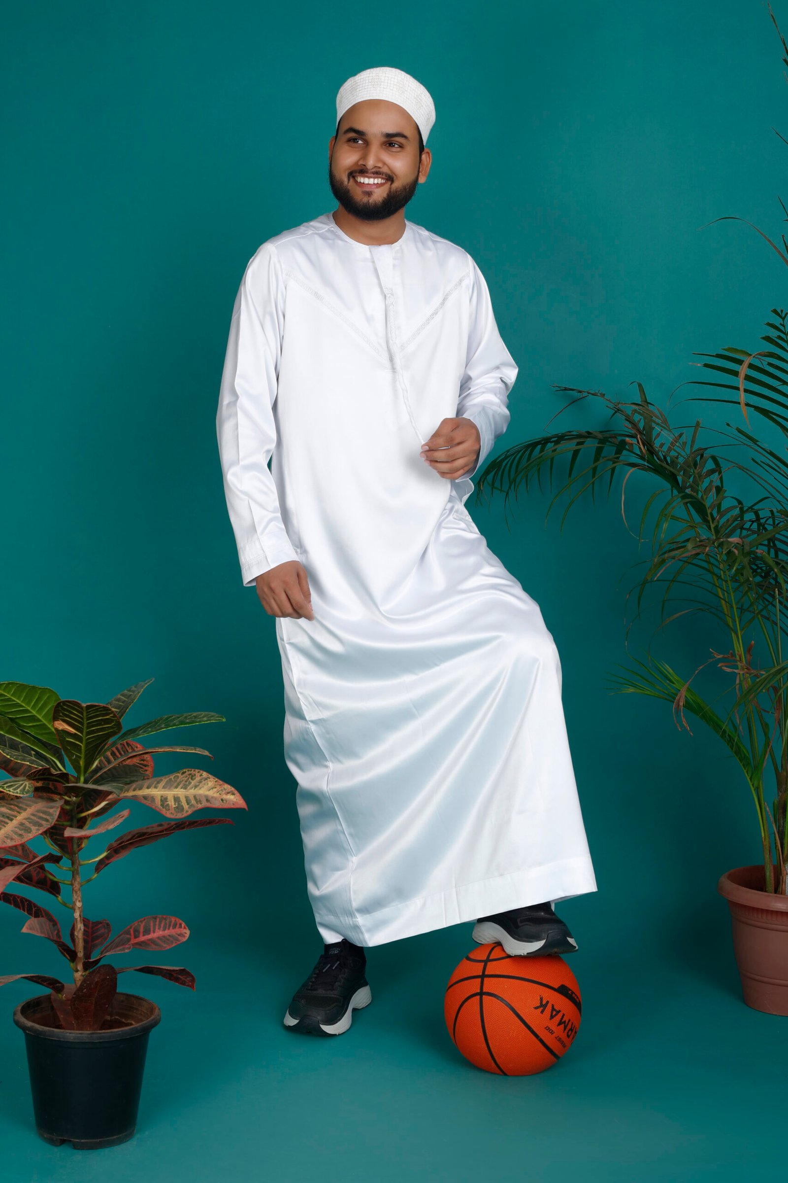 Elegant White Emarati Arabic Thobe | High-Quality Polyester Fabric