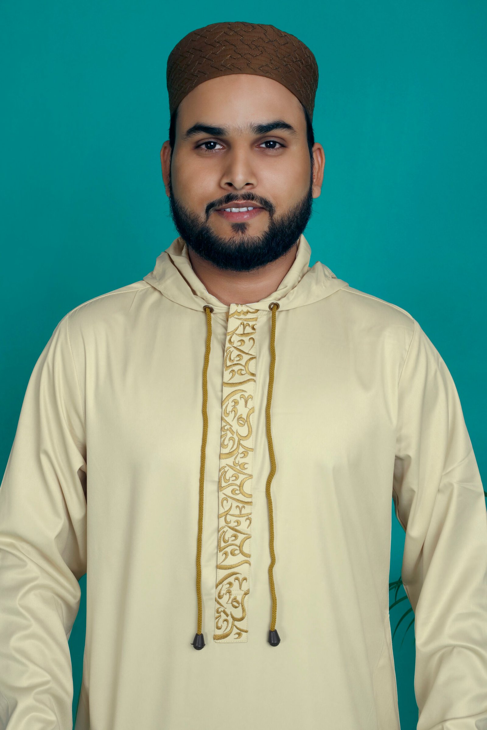 Regal Gold Fusion: Designer Hooded Thobe for Men with Embroidery